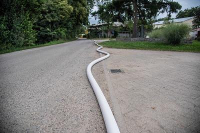 Plochingen: Gartenhuette an der B10 in Vollbrand - Mehrere Feuerwehren im Einsatz